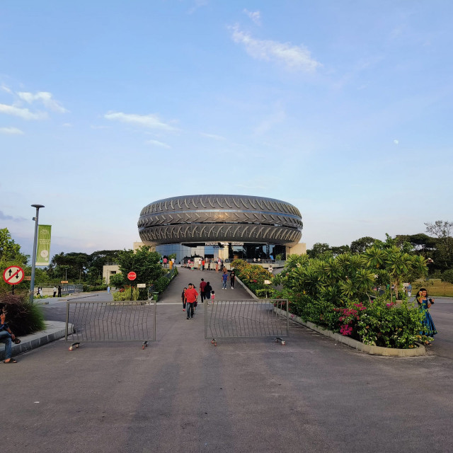 payana-vintage-car-musuem-from-parking